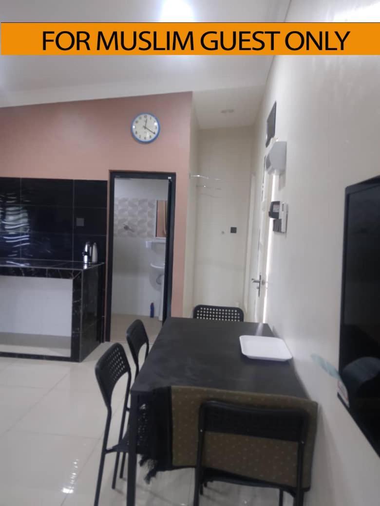 Yasmeen Studio Roomstay Kijal - Room 1 - For Two Person Islam Guest Only Екстер'єр фото